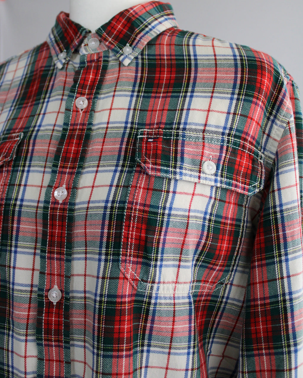 Etiqueta da camisa Tommy Hilfiger