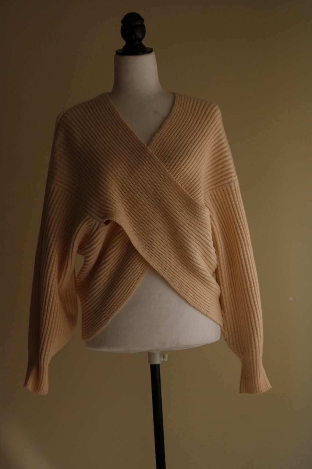 Tricot Lily Rose bege transpassado elegante