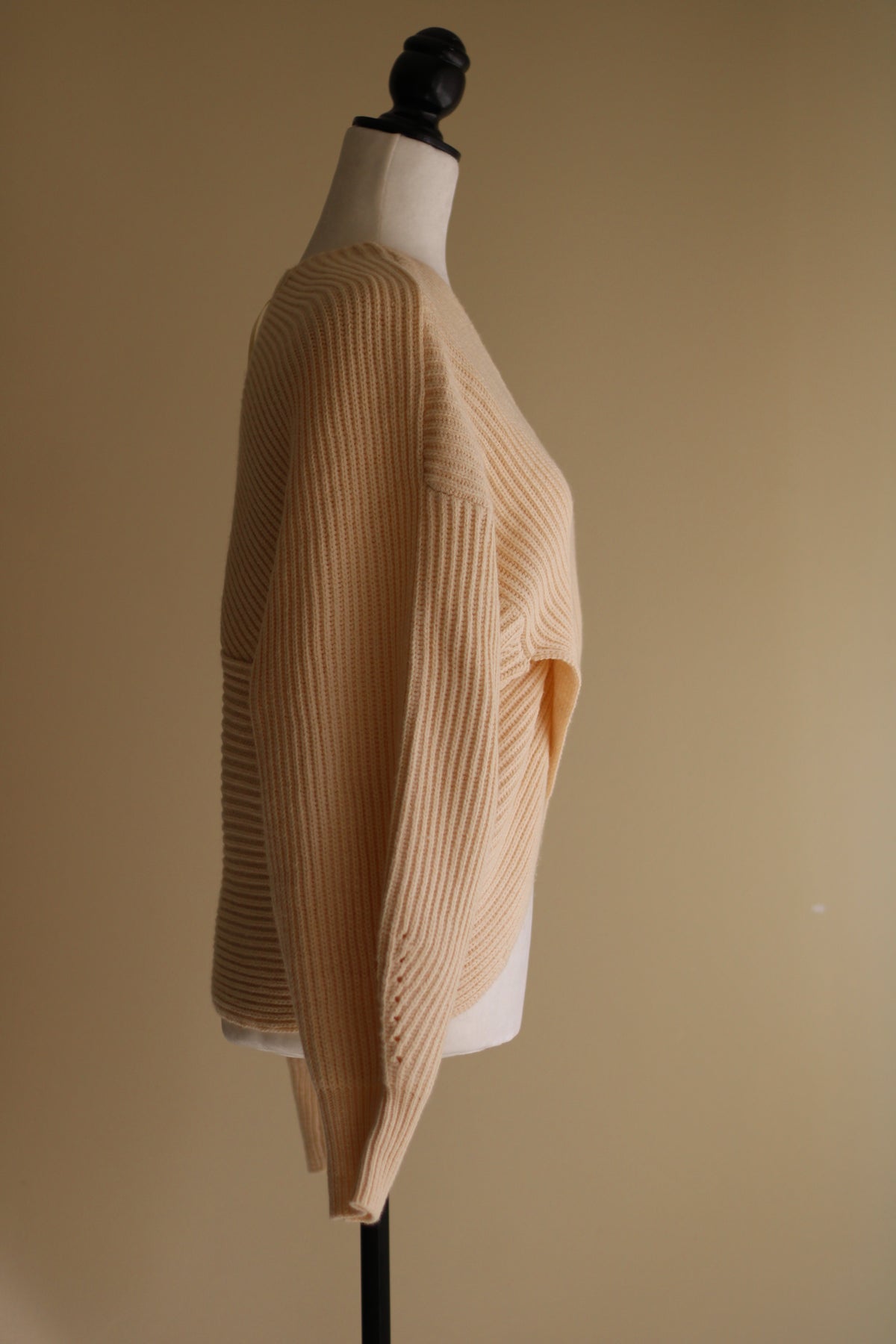 Tricot Lily Rose bege transpassado elegante