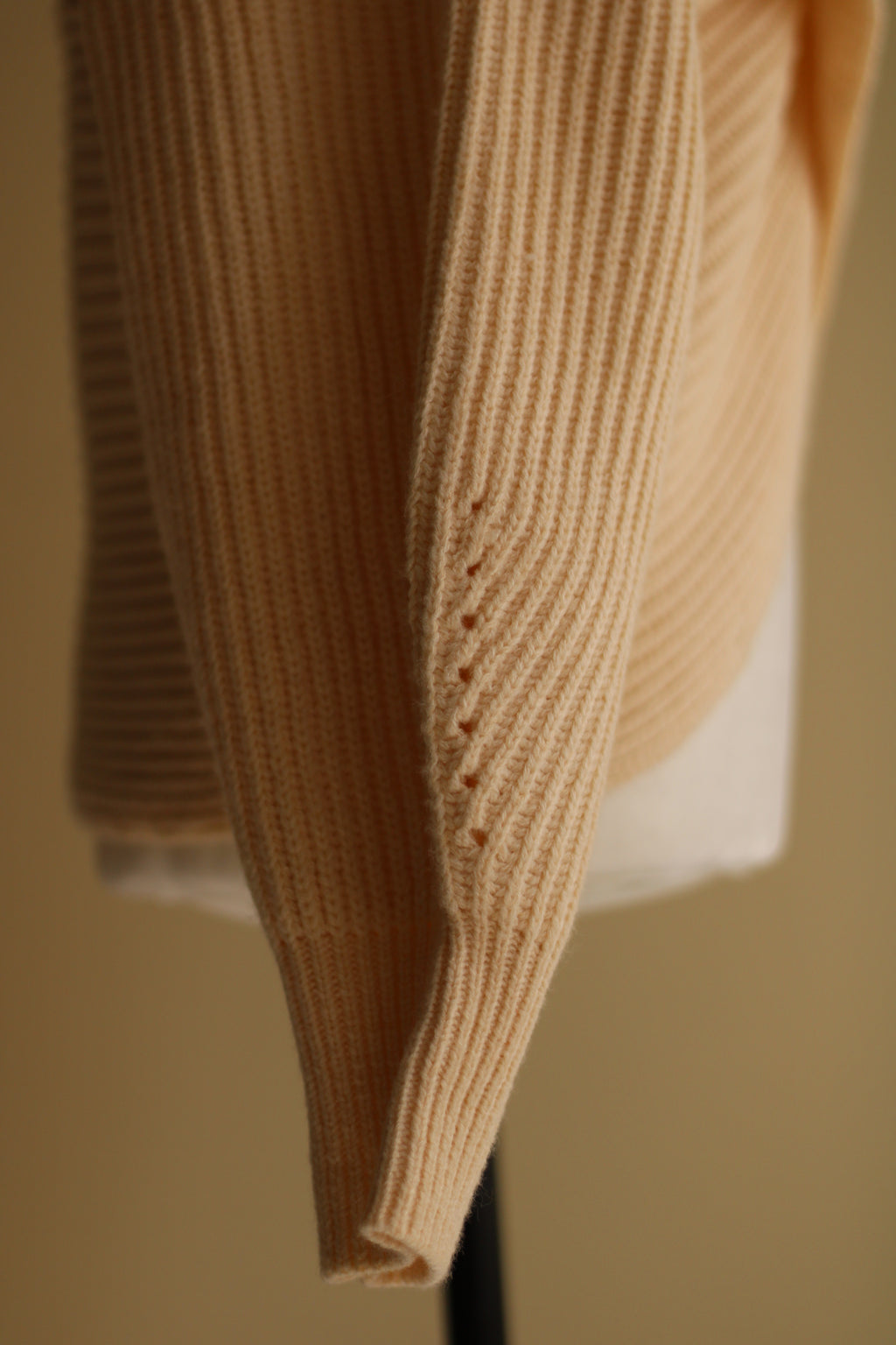 Tricot Lily Rose bege transpassado elegante