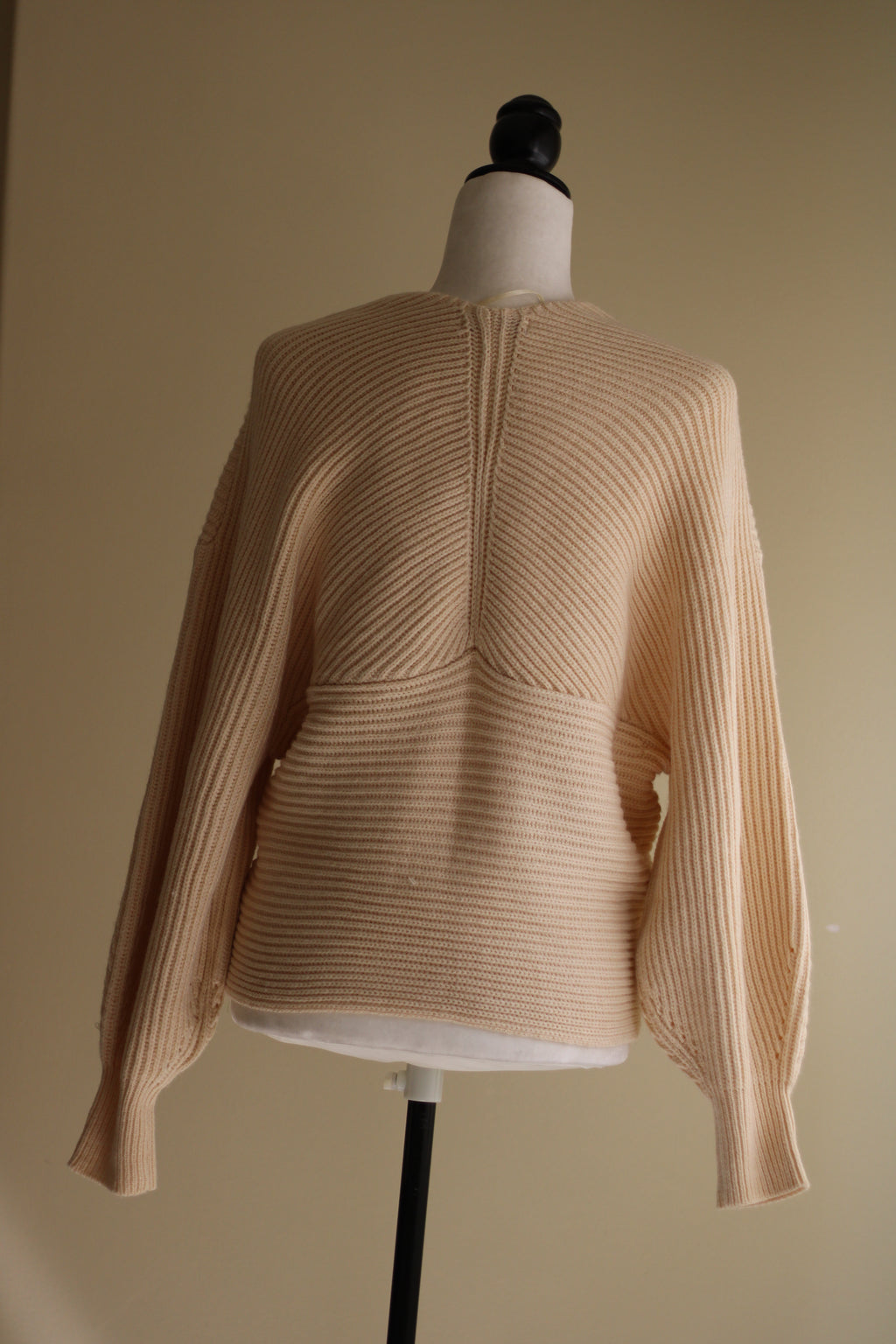 Tricot Lily Rose bege transpassado elegante
