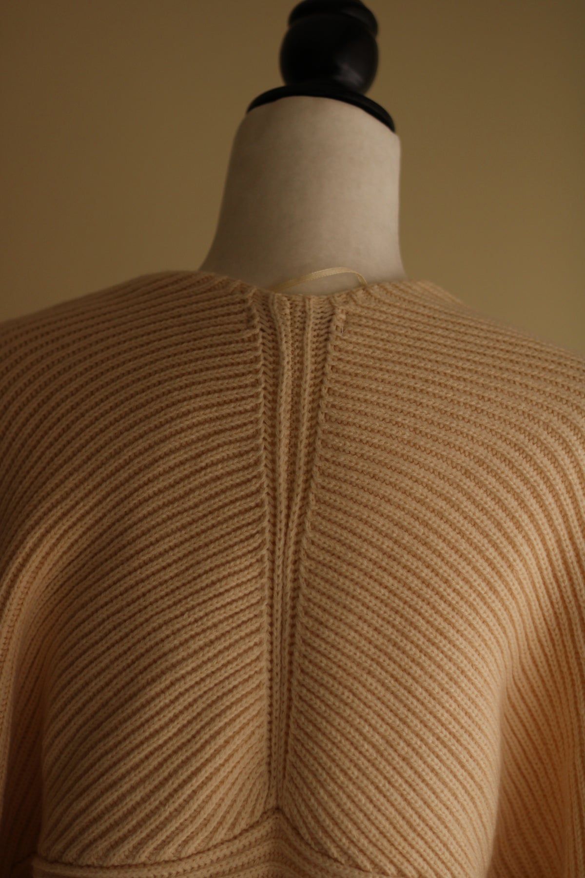Tricot Lily Rose bege transpassado elegante