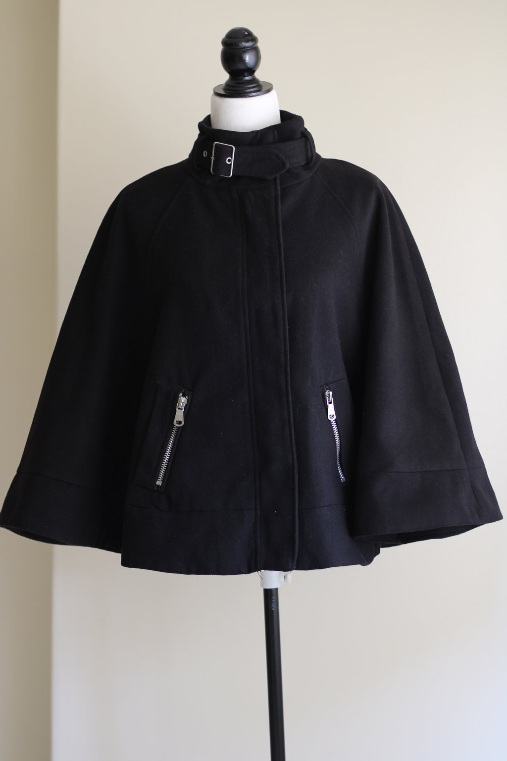 Capa preta lã Stradivarius S