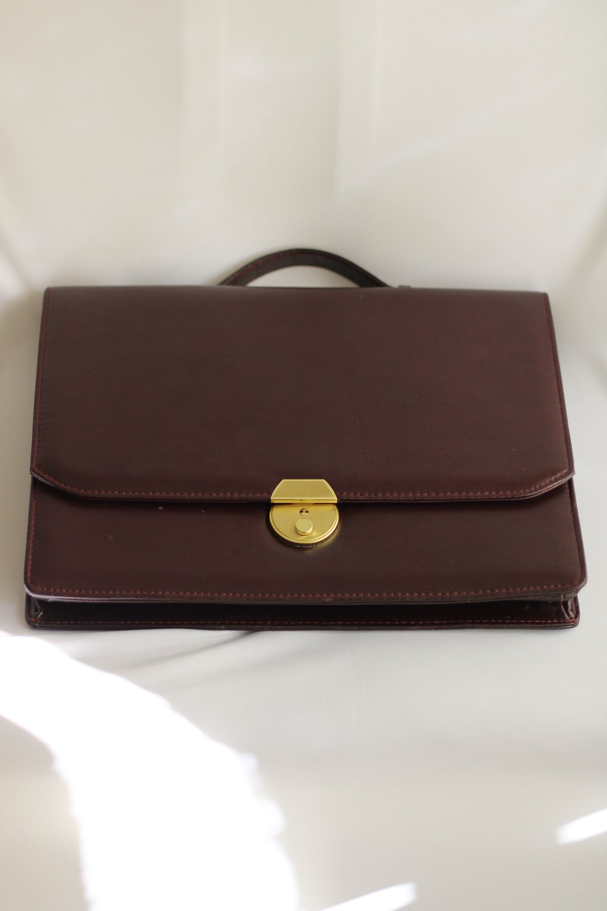 Mala Vintage em Pele Castanha com Fecho Dourado