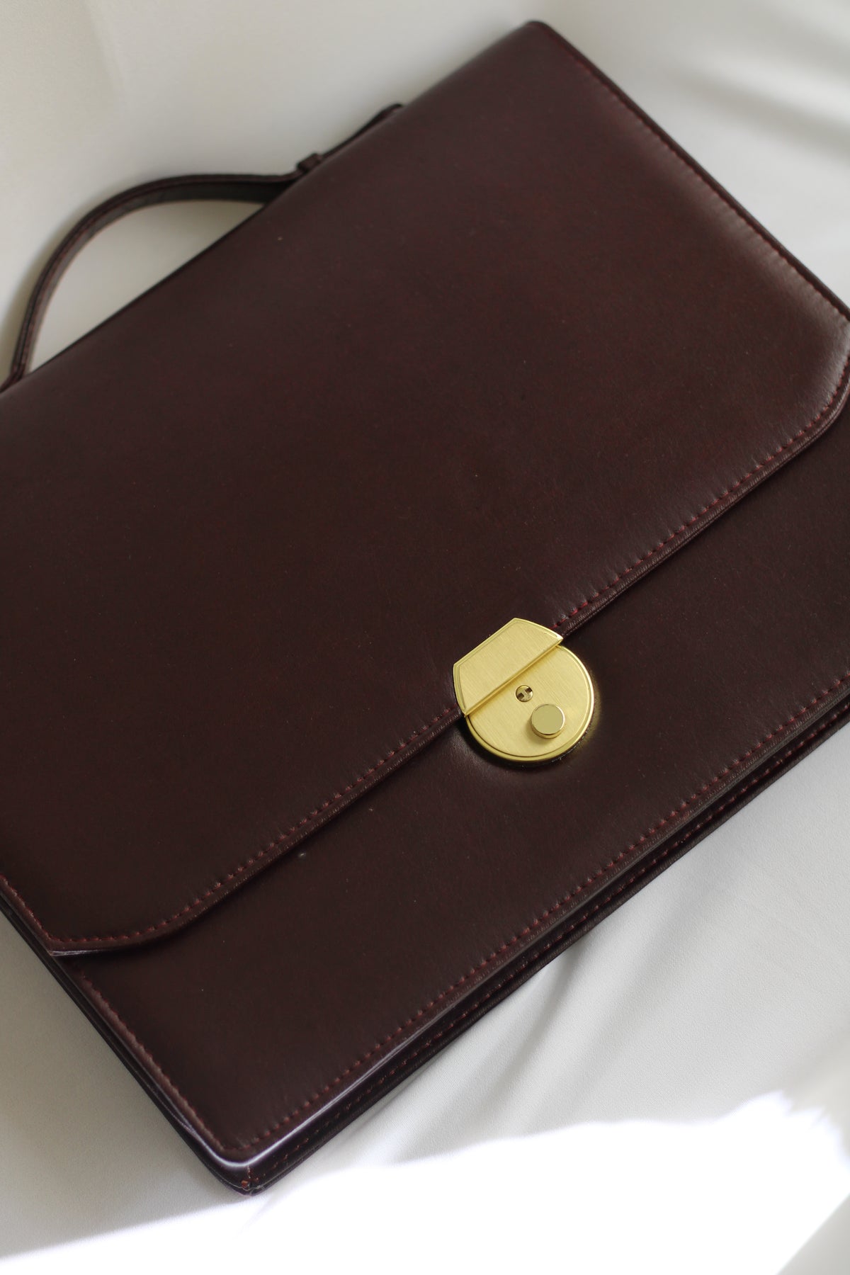 Mala Vintage em Pele Castanha com Fecho Dourado