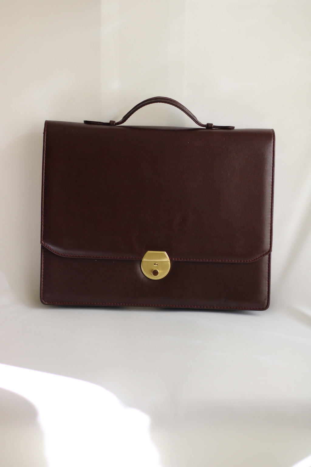 Mala Vintage em Pele Castanha com Fecho Dourado