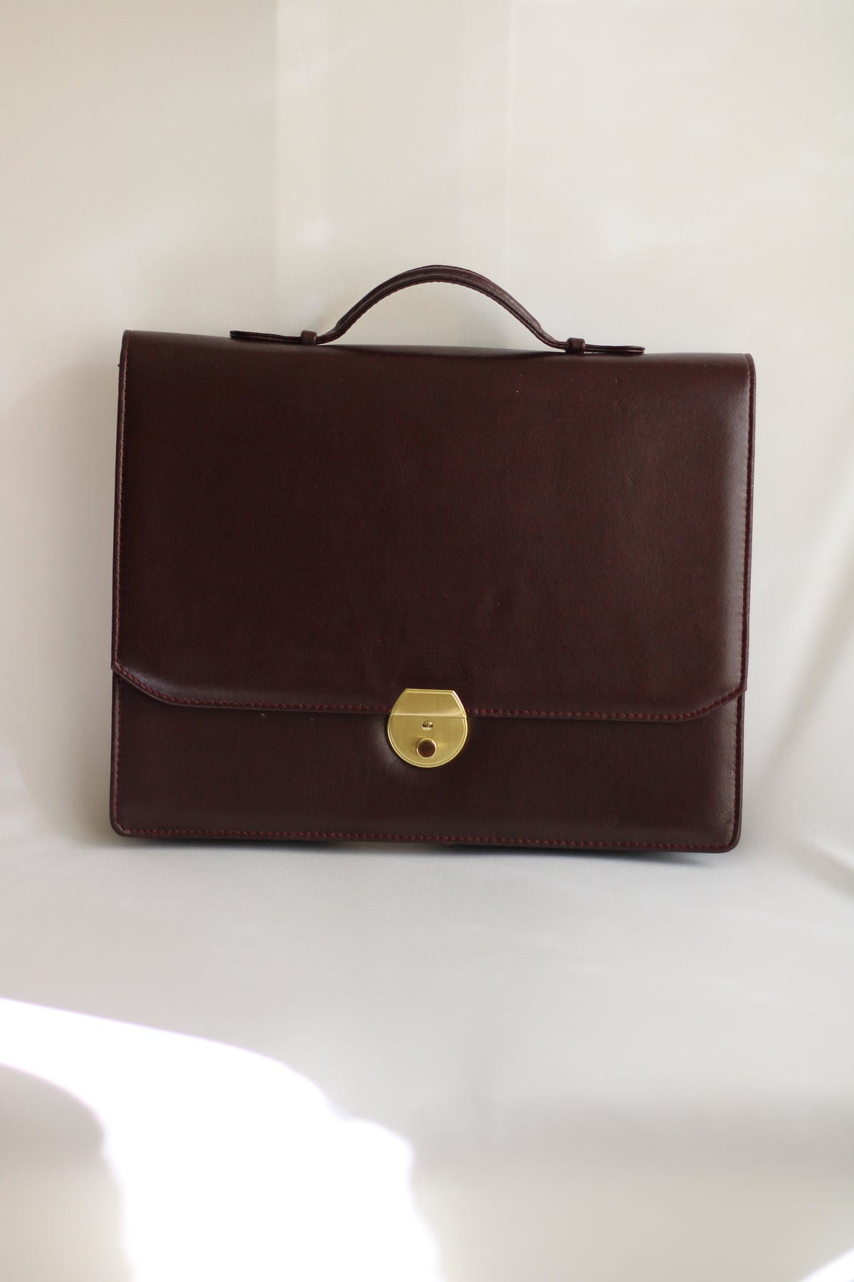 Mala Vintage em Pele Castanha com Fecho Dourado