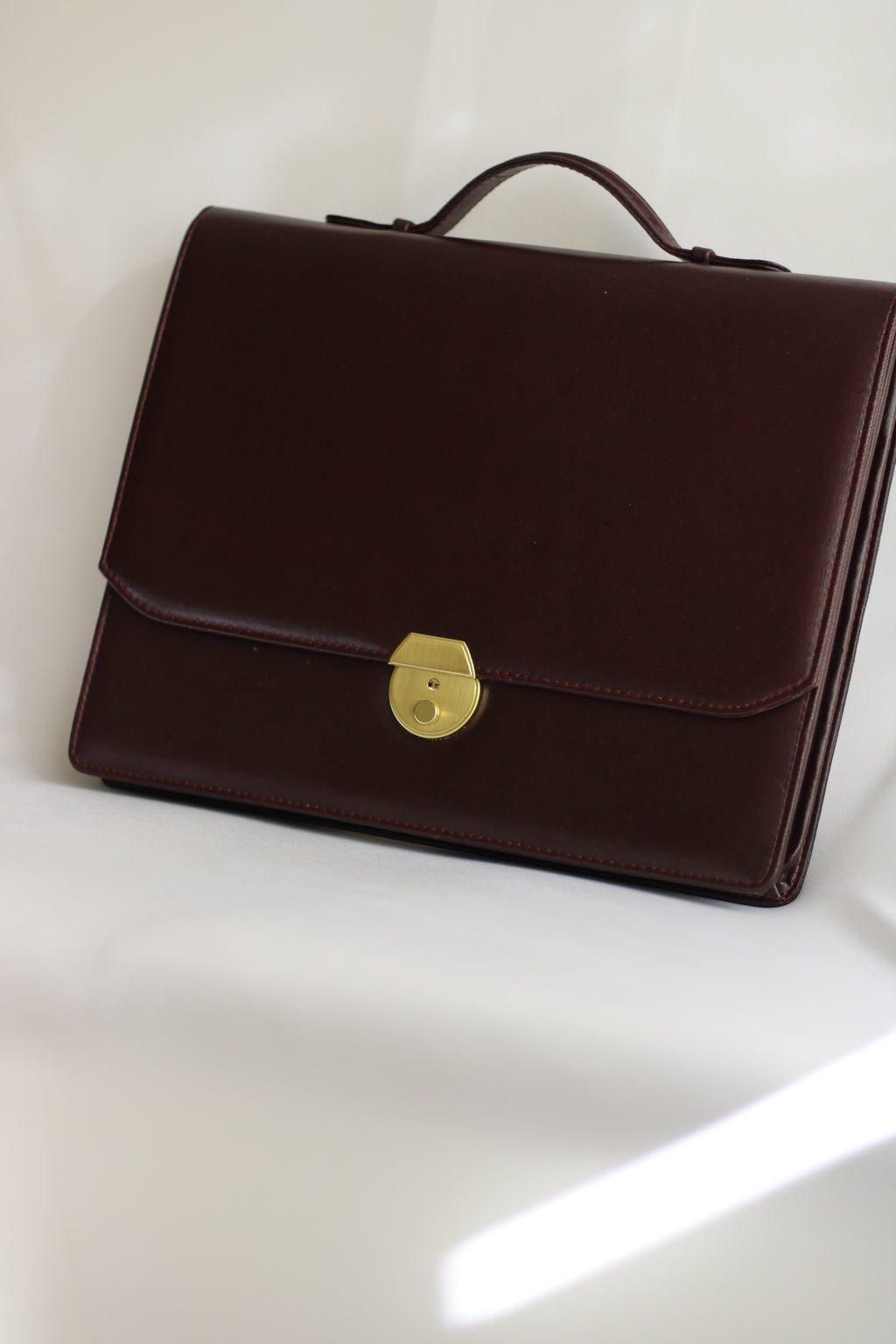 Mala Vintage em Pele Castanha com Fecho Dourado