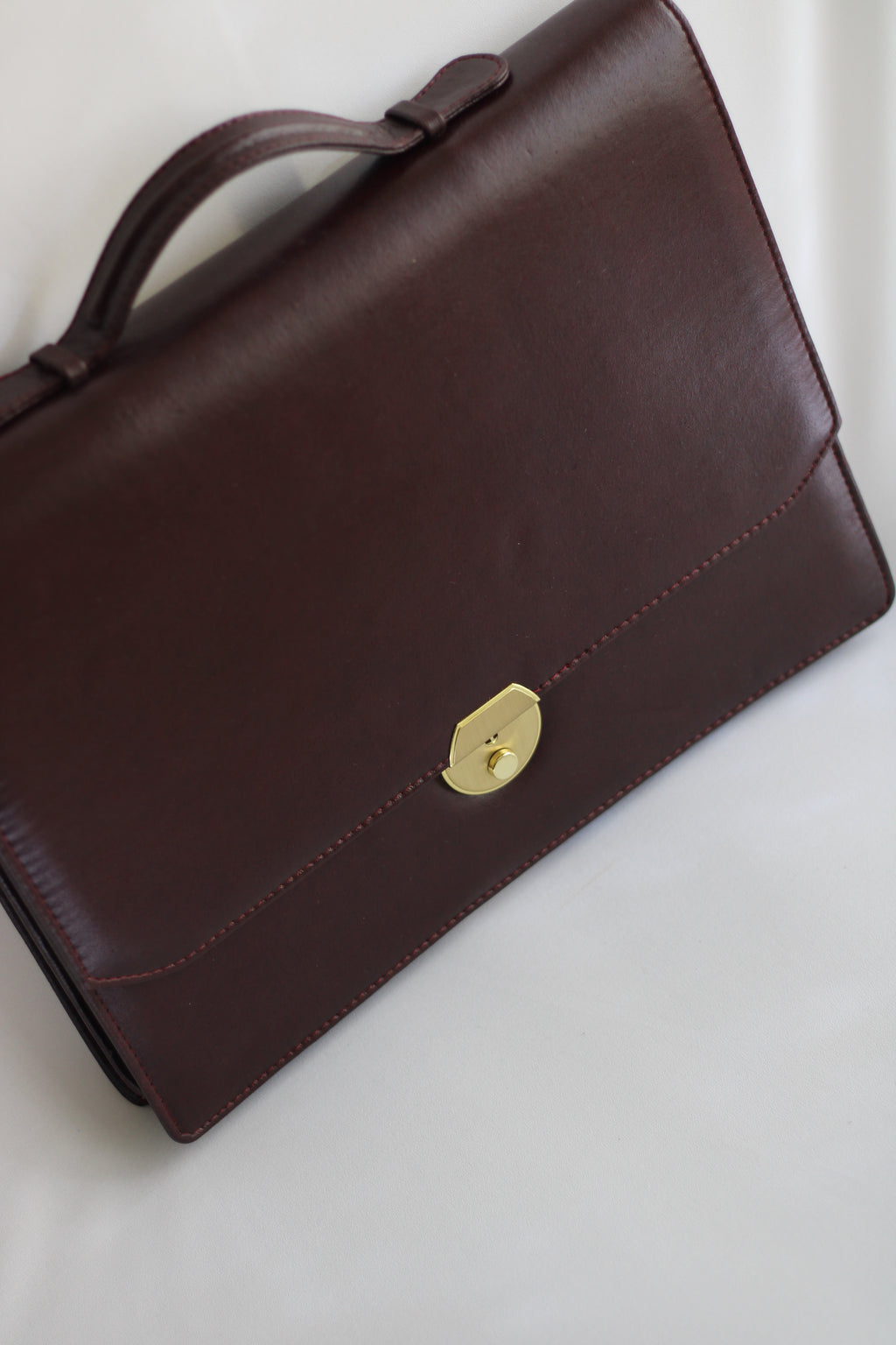 Mala Vintage em Pele Castanha com Fecho Dourado