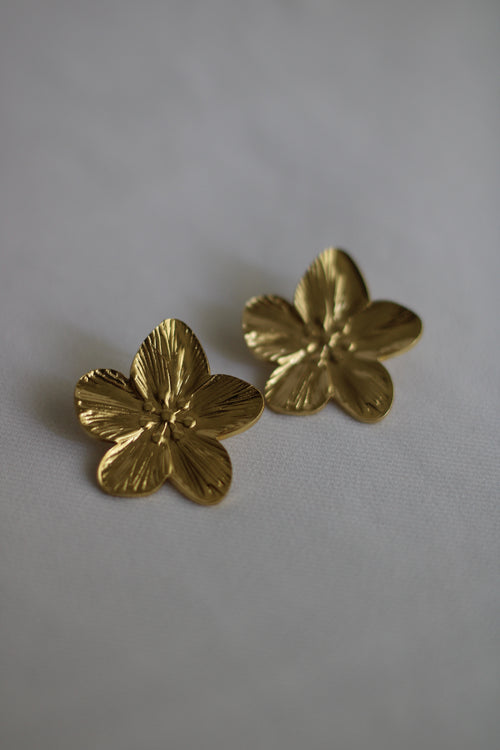 Brinco floral dourado em aço inoxidável
