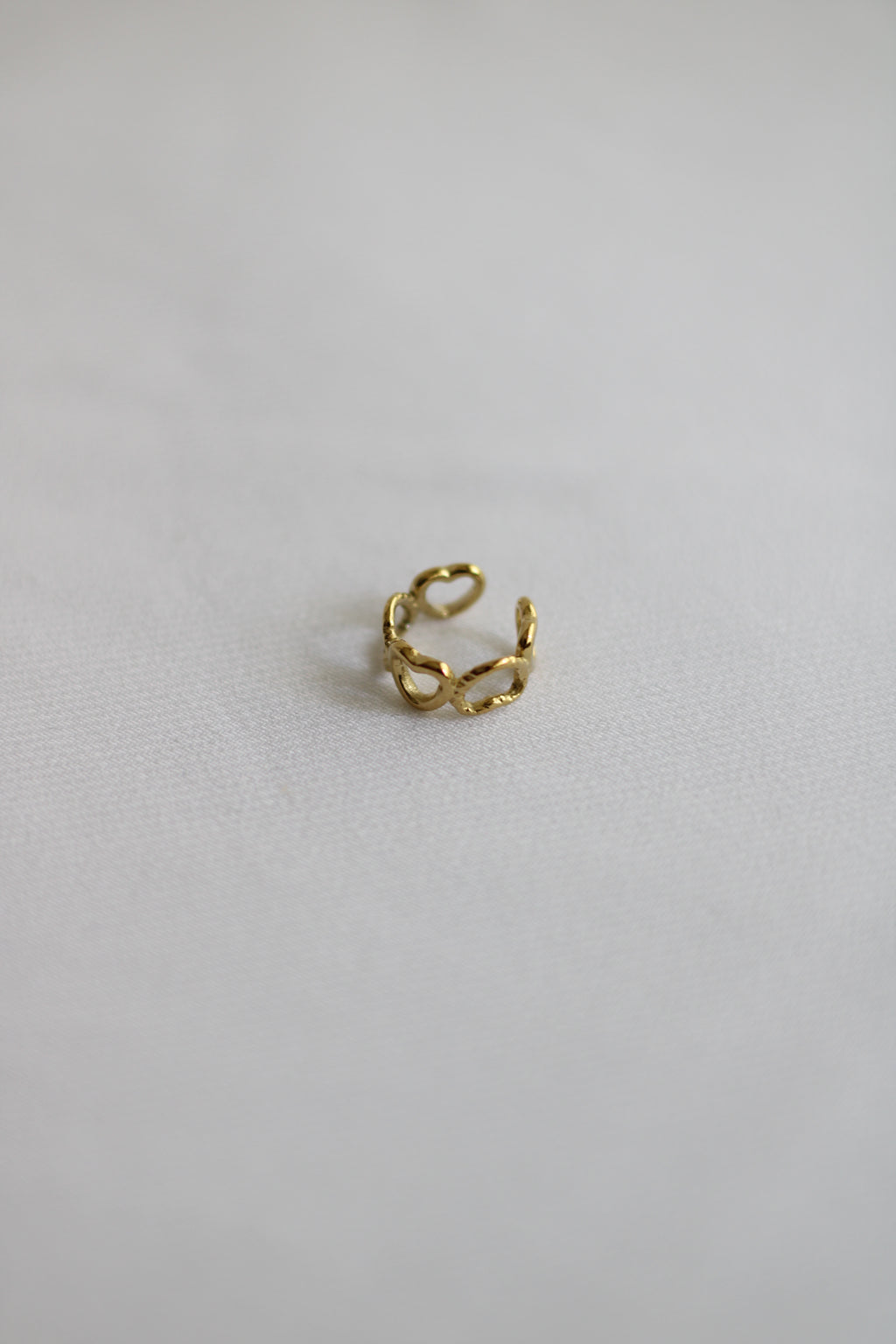 Earcuff Dourado em Aço Inoxidável Corações