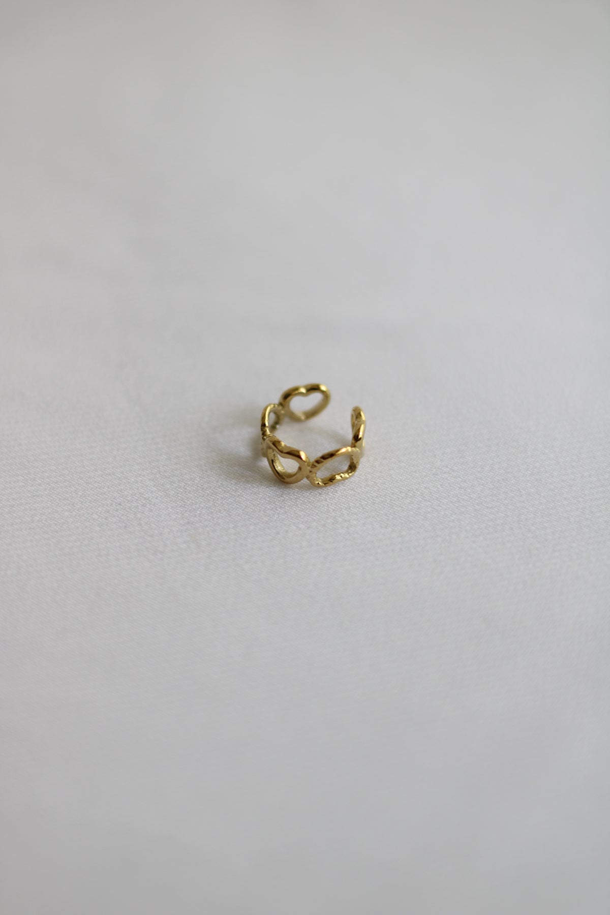 Earcuff Dourado em Aço Inoxidável Corações