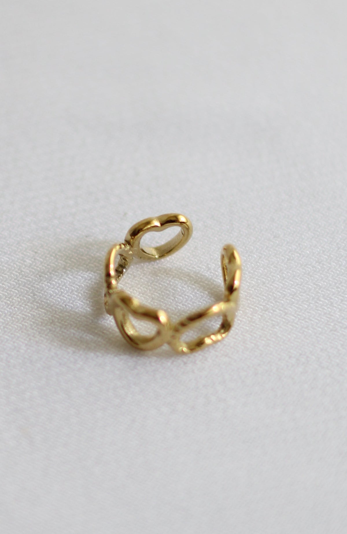 Earcuff Dourado em Aço Inoxidável Corações