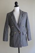Blazer New Collection aos quadrados com botões dourados | M