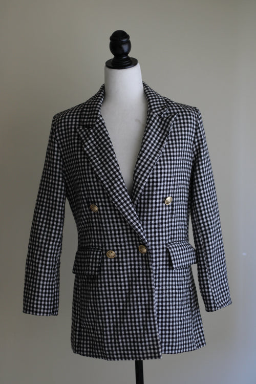 Blazer New Collection aos quadrados com botões dourados | M