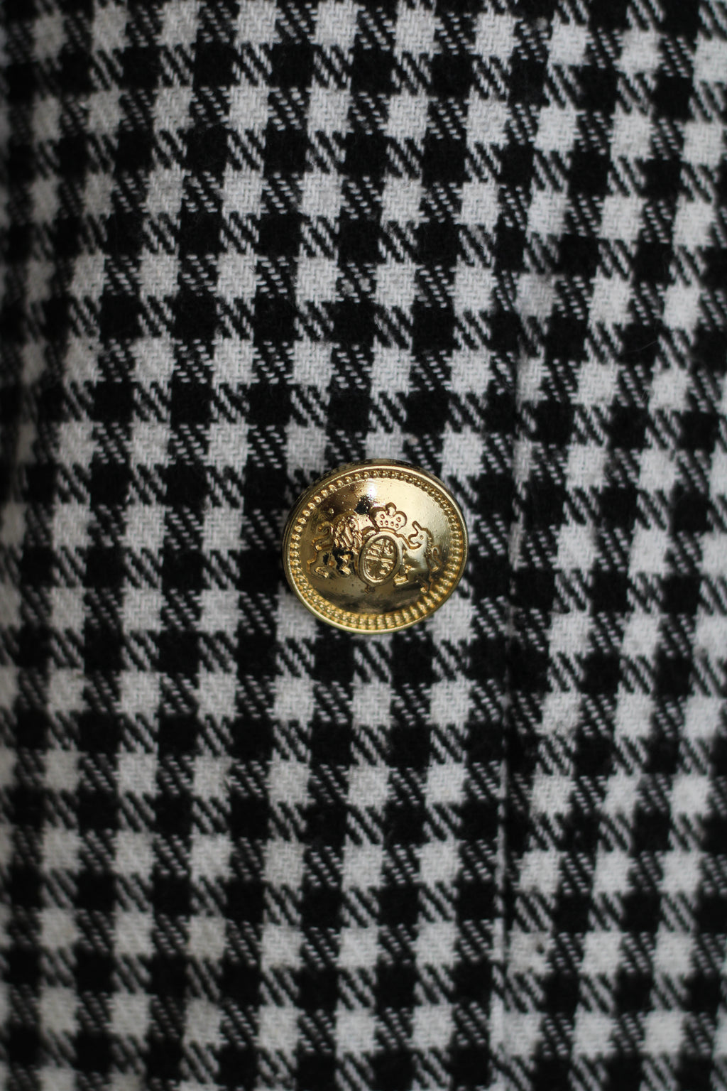 Blazer New Collection aos quadrados com botões dourados | M