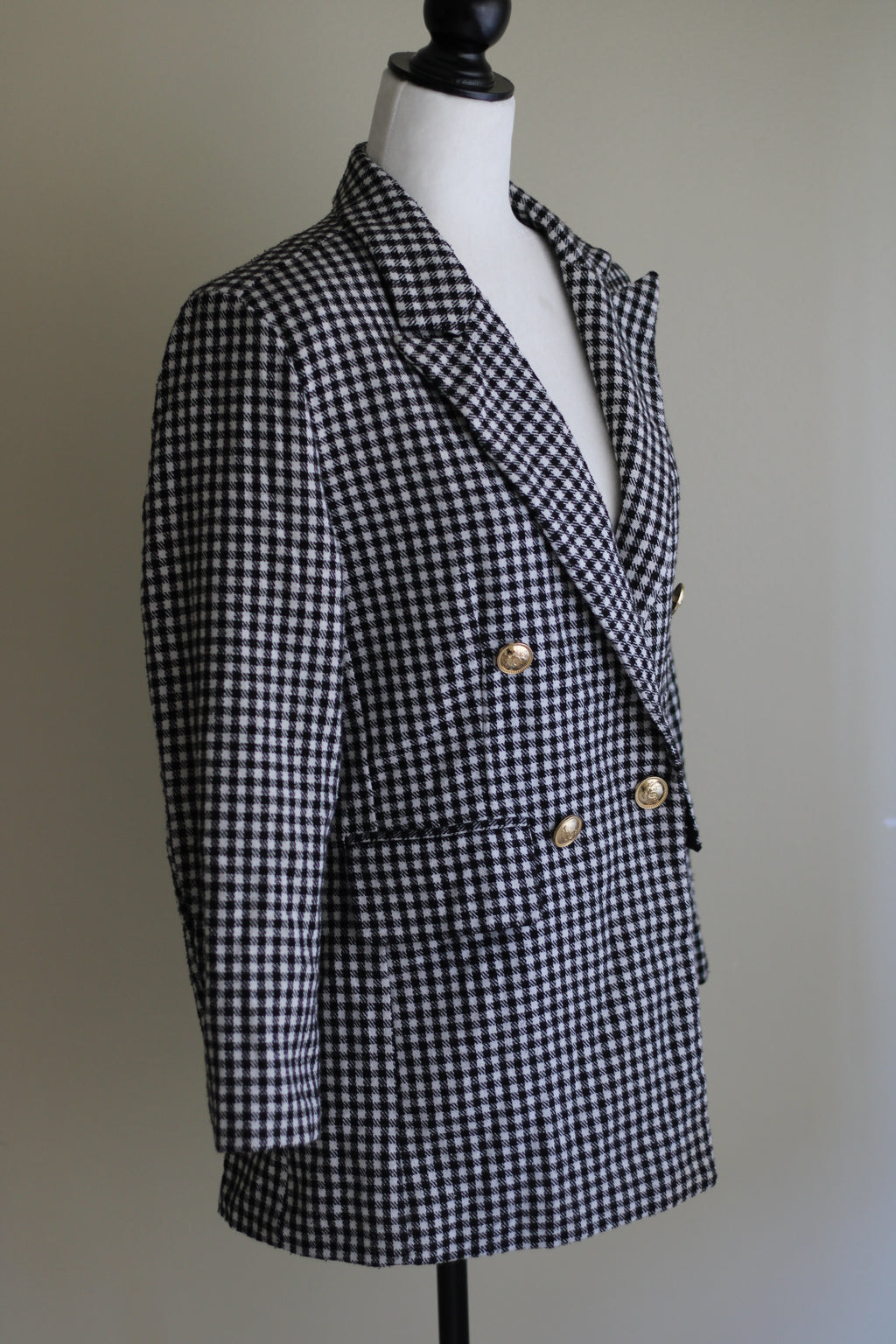 Blazer New Collection aos quadrados com botões dourados | M