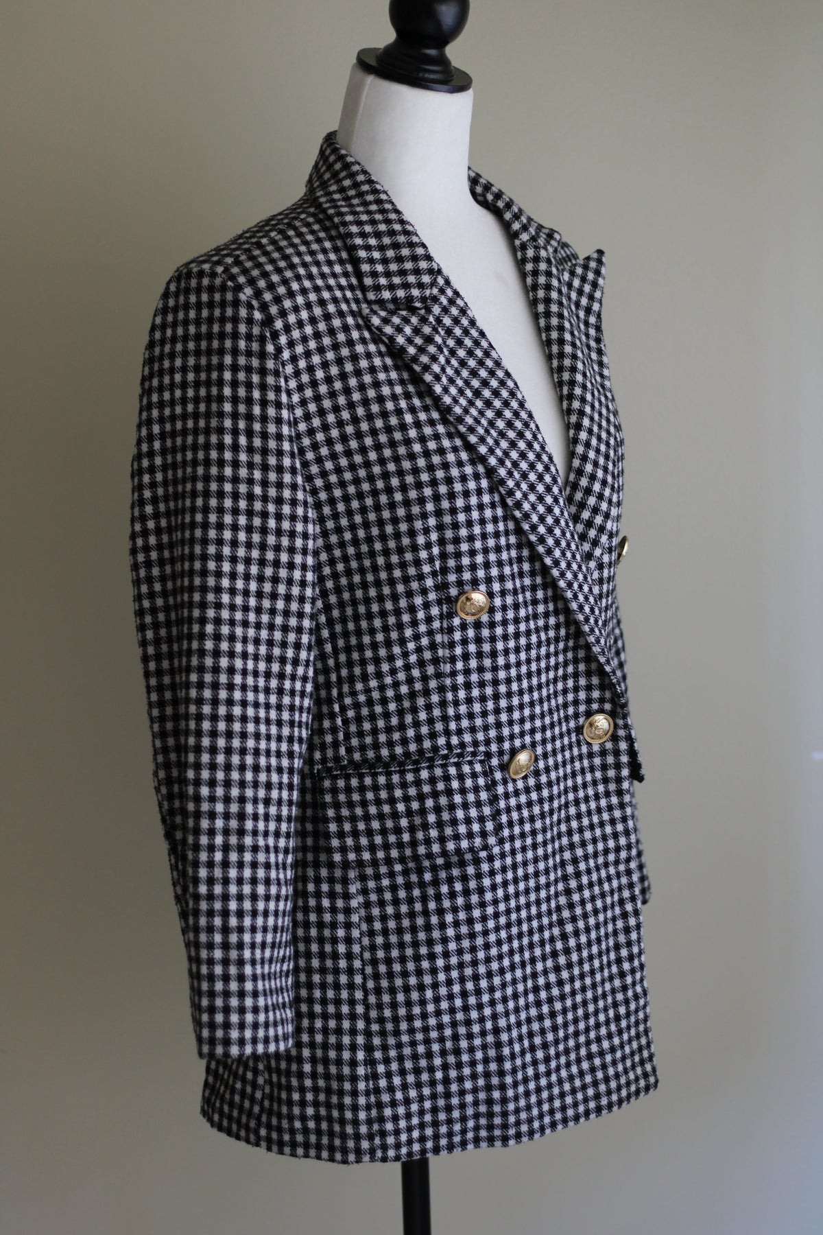 Blazer New Collection aos quadrados com botões dourados | M