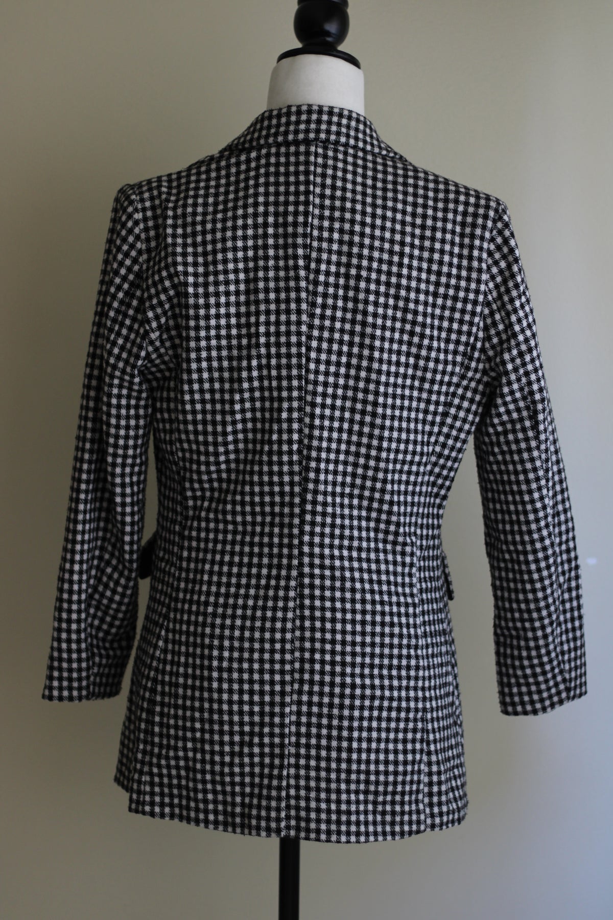 Blazer New Collection aos quadrados com botões dourados | M