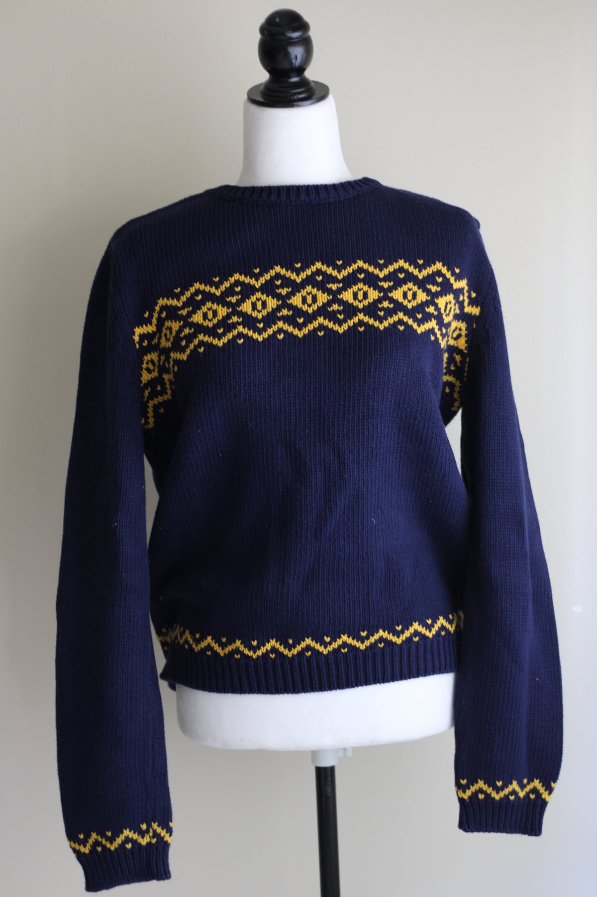 Camisola de malha azul-marinho Zara com motivos amarelos, vista frontal