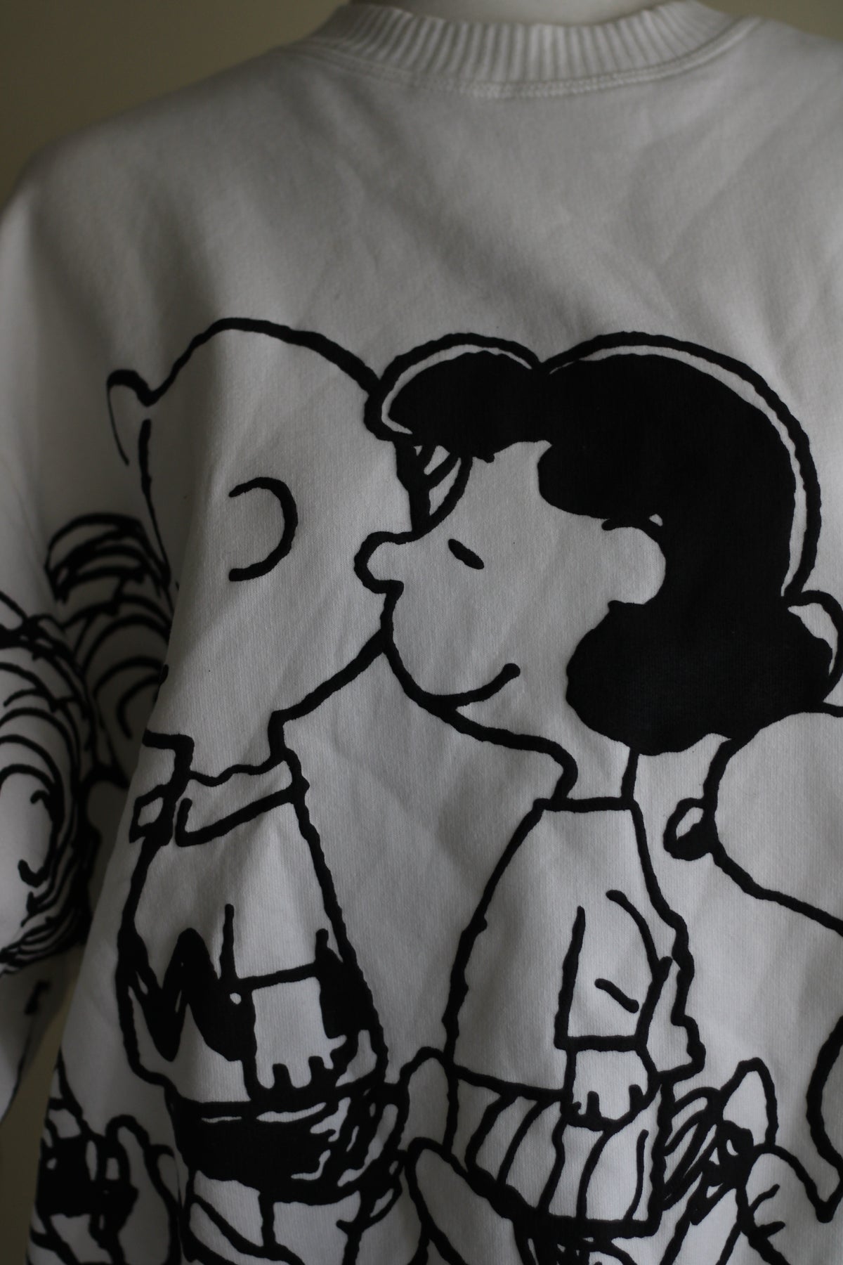 Moletom branco Peanuts Stradivarius, vista traseira