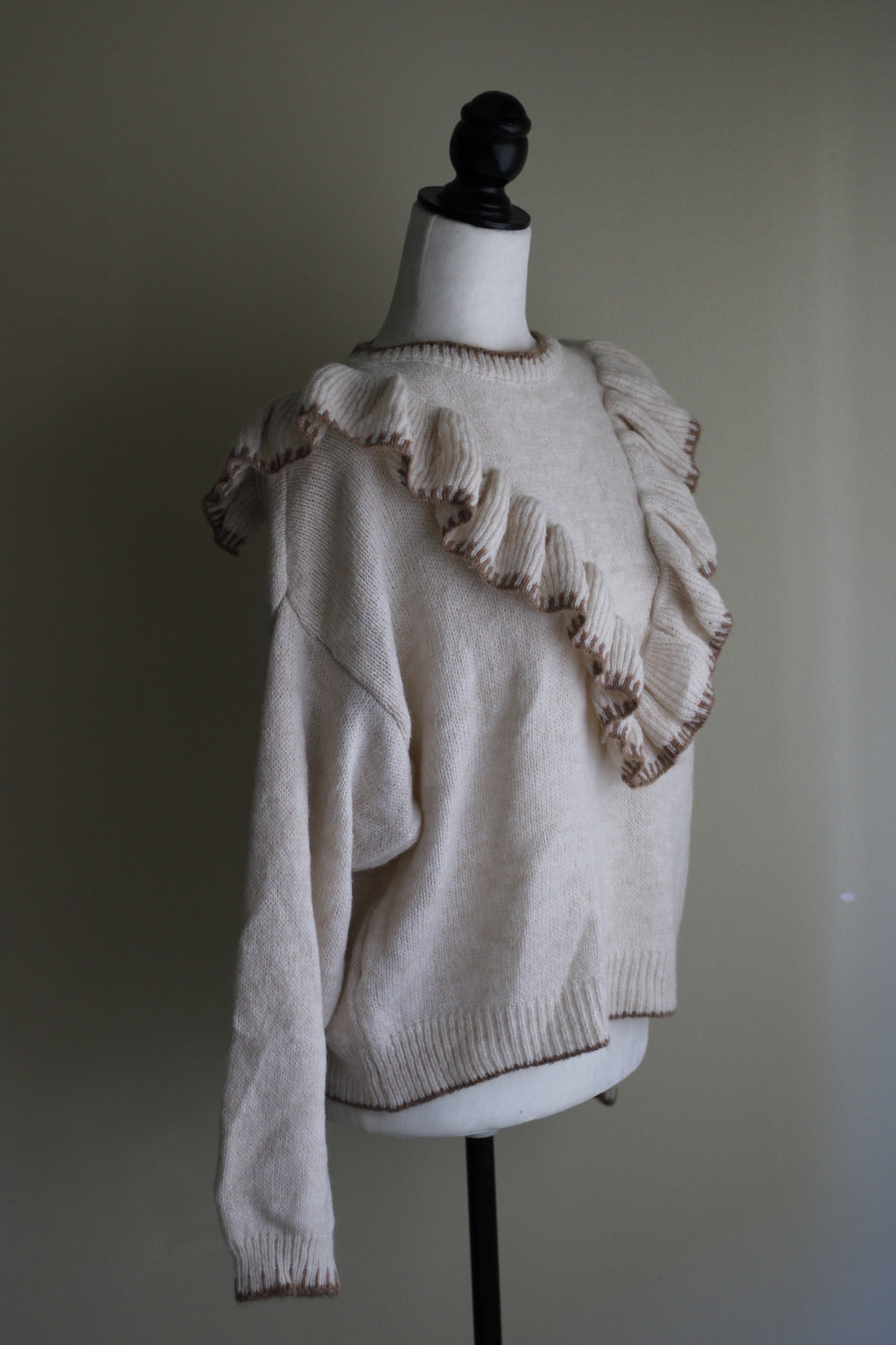 Camisola de malha bege com folhos e lã – M