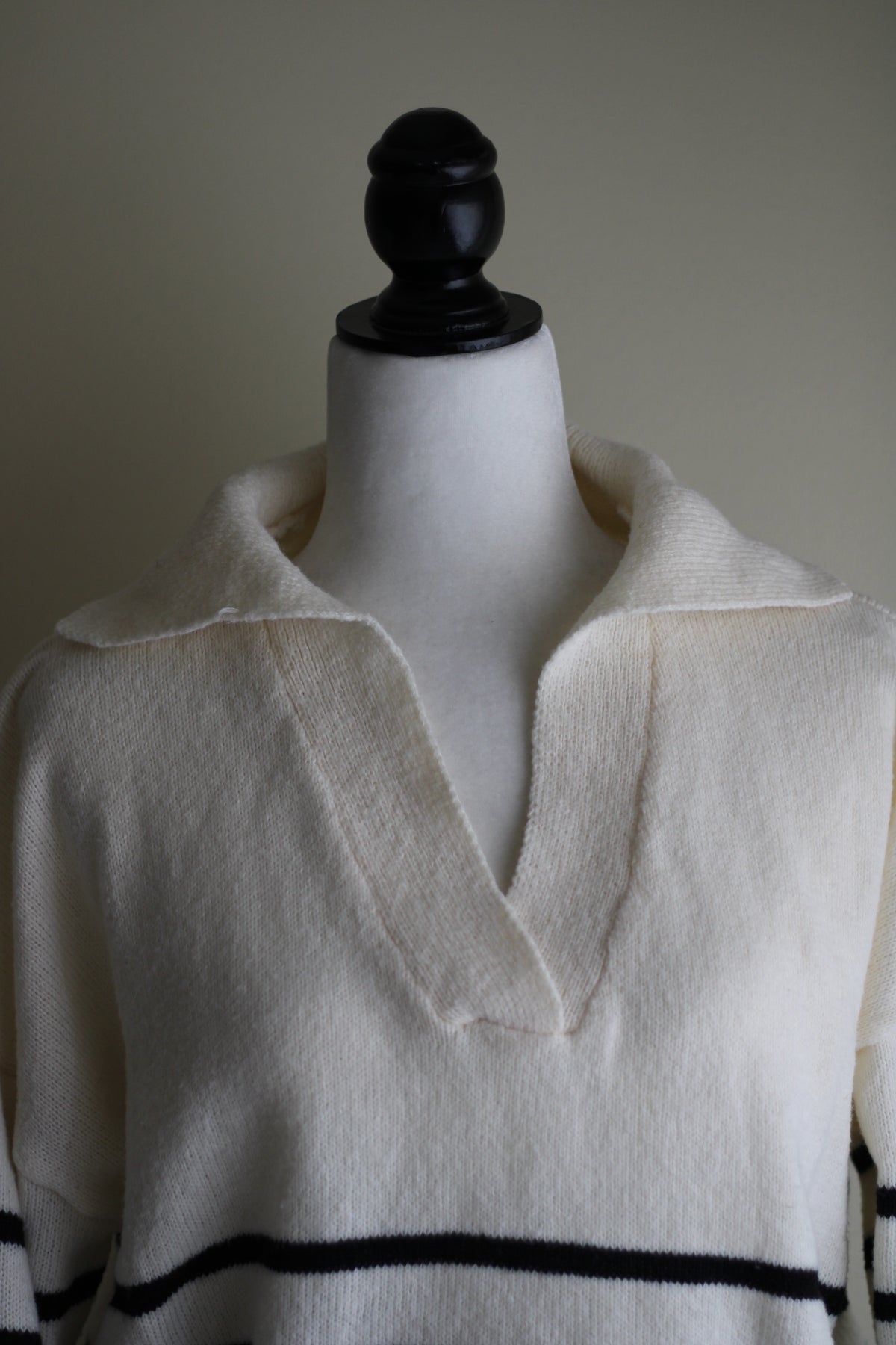 Camisola oversized creme às riscas com gola polo – S