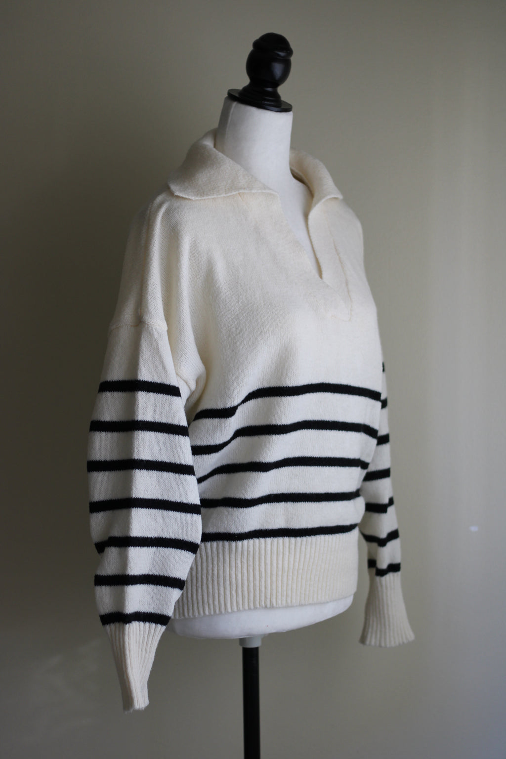 Camisola oversized creme às riscas com gola polo – S