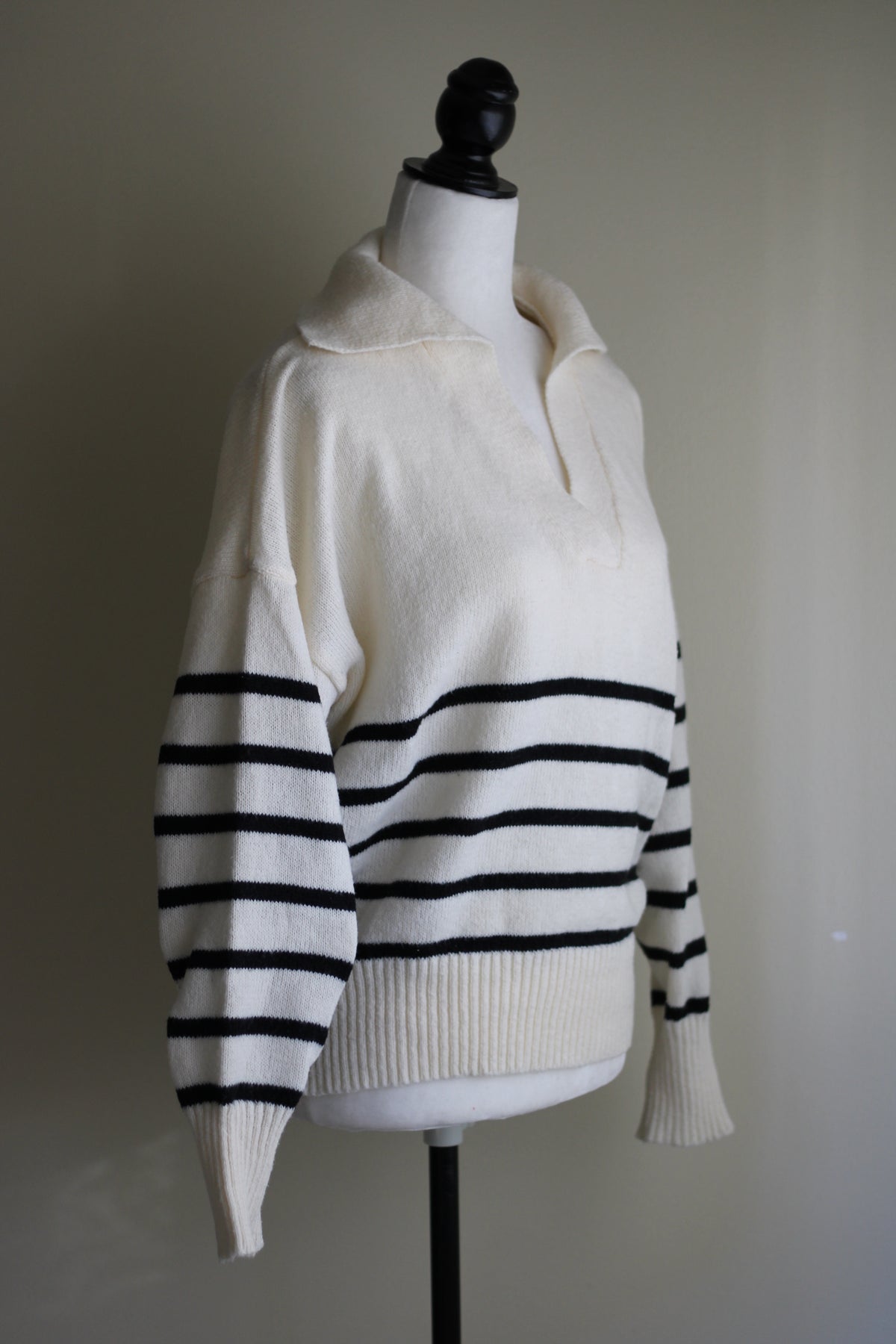 Camisola oversized creme às riscas com gola polo – S