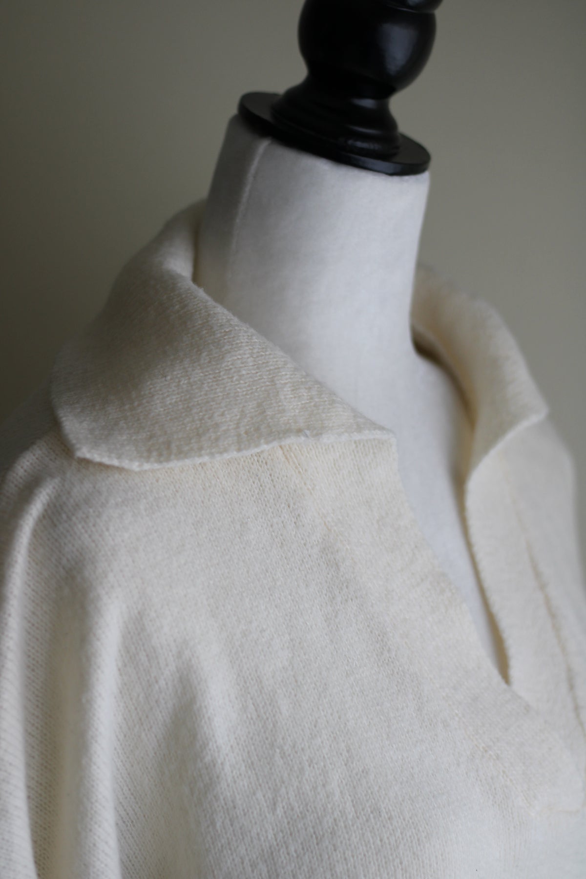 Camisola oversized creme às riscas com gola polo – S