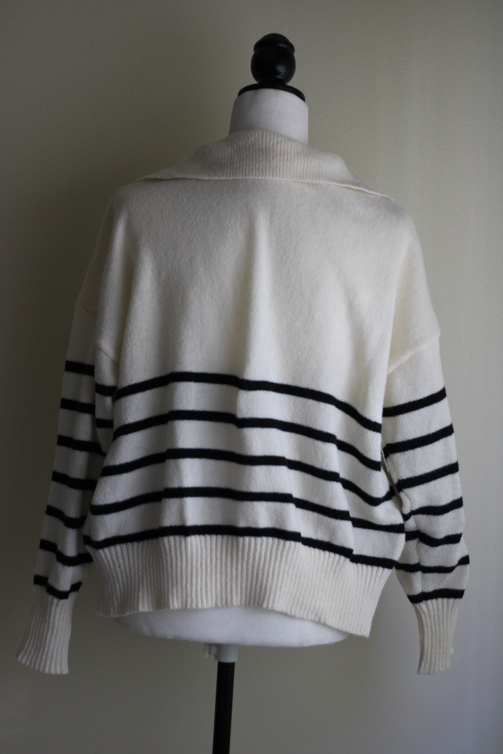 Camisola oversized creme às riscas com gola polo – S