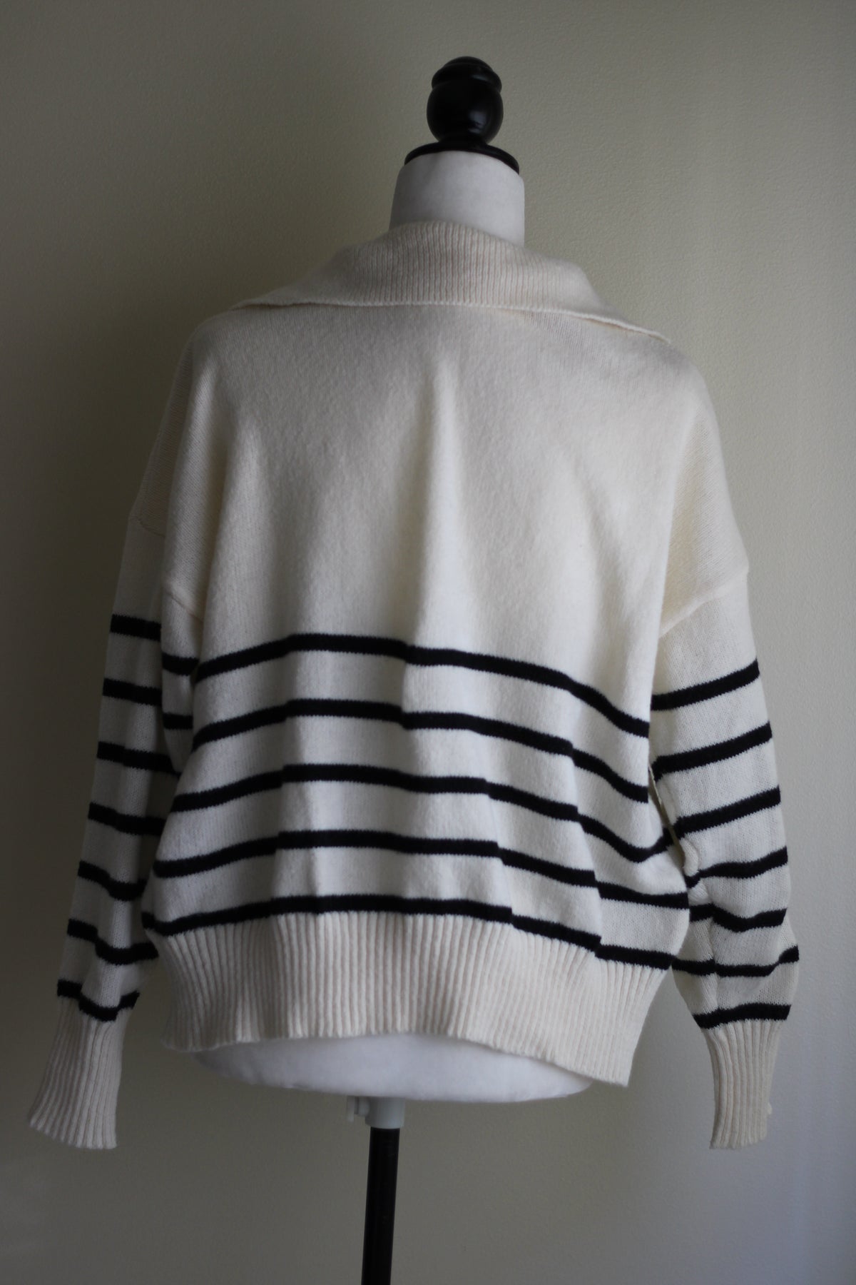 Camisola oversized creme às riscas com gola polo – S
