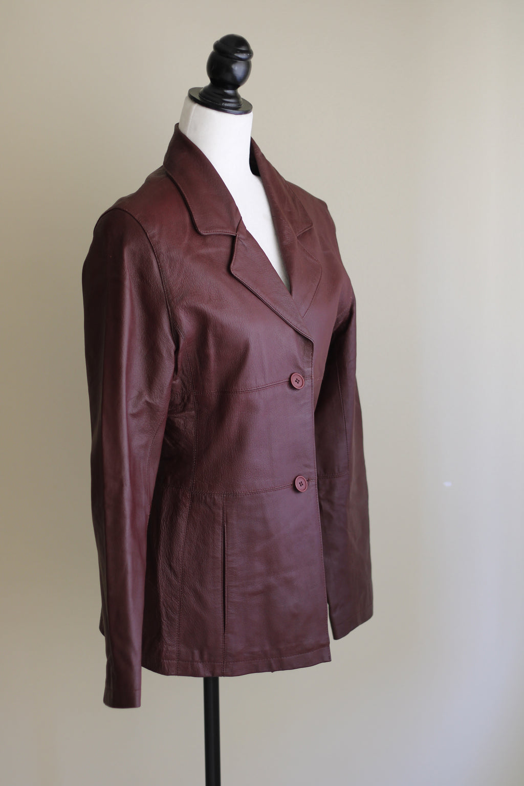 Blazer Republika em pele bordeaux, vista de lado