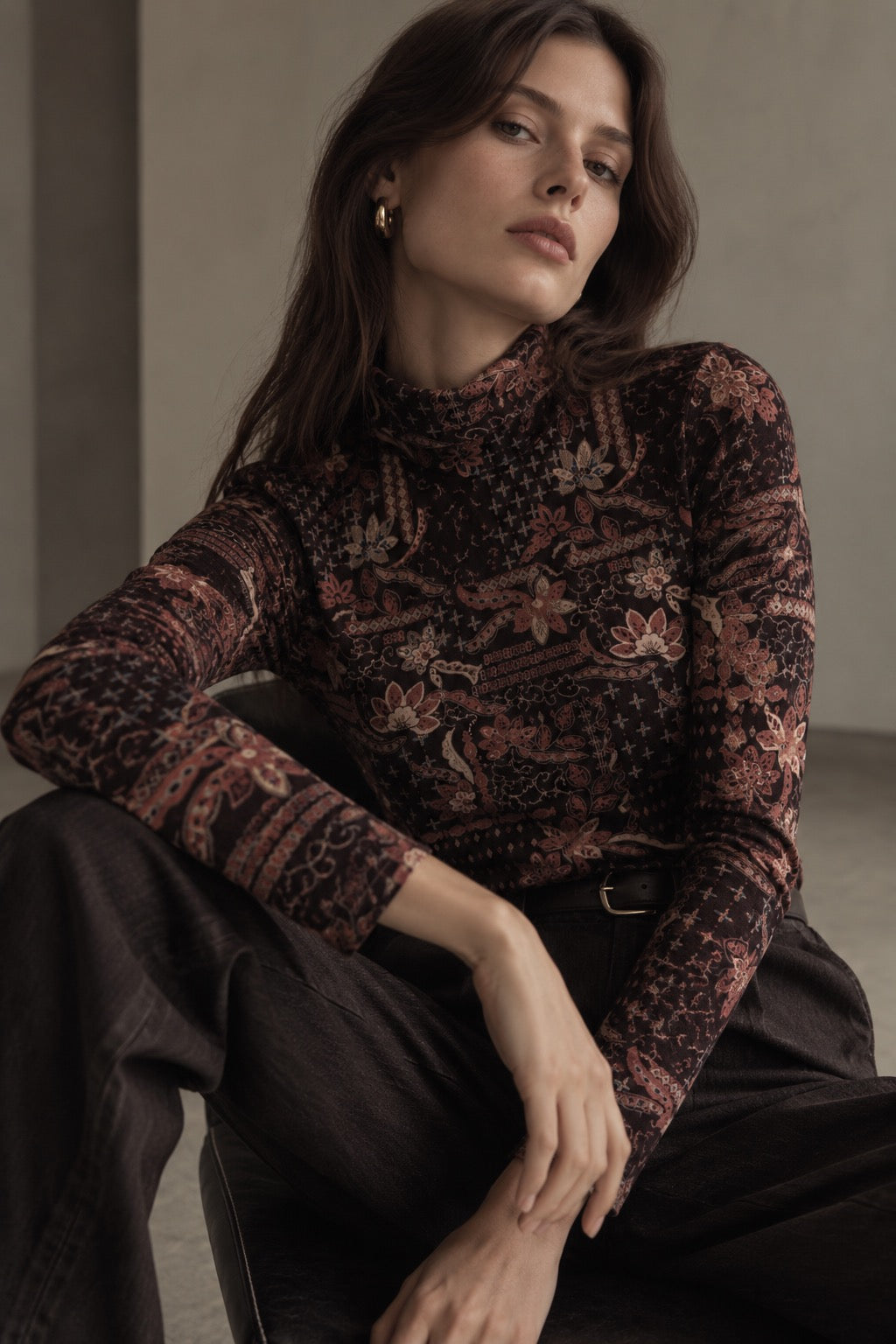 Blusa vintage marrom estampada de gola alta Taleyo - L
