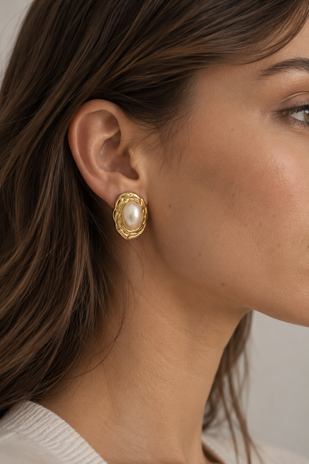 Brincos Vintage em Aço Inoxidável Dourado com Pérola – Elegantes e Sofisticados