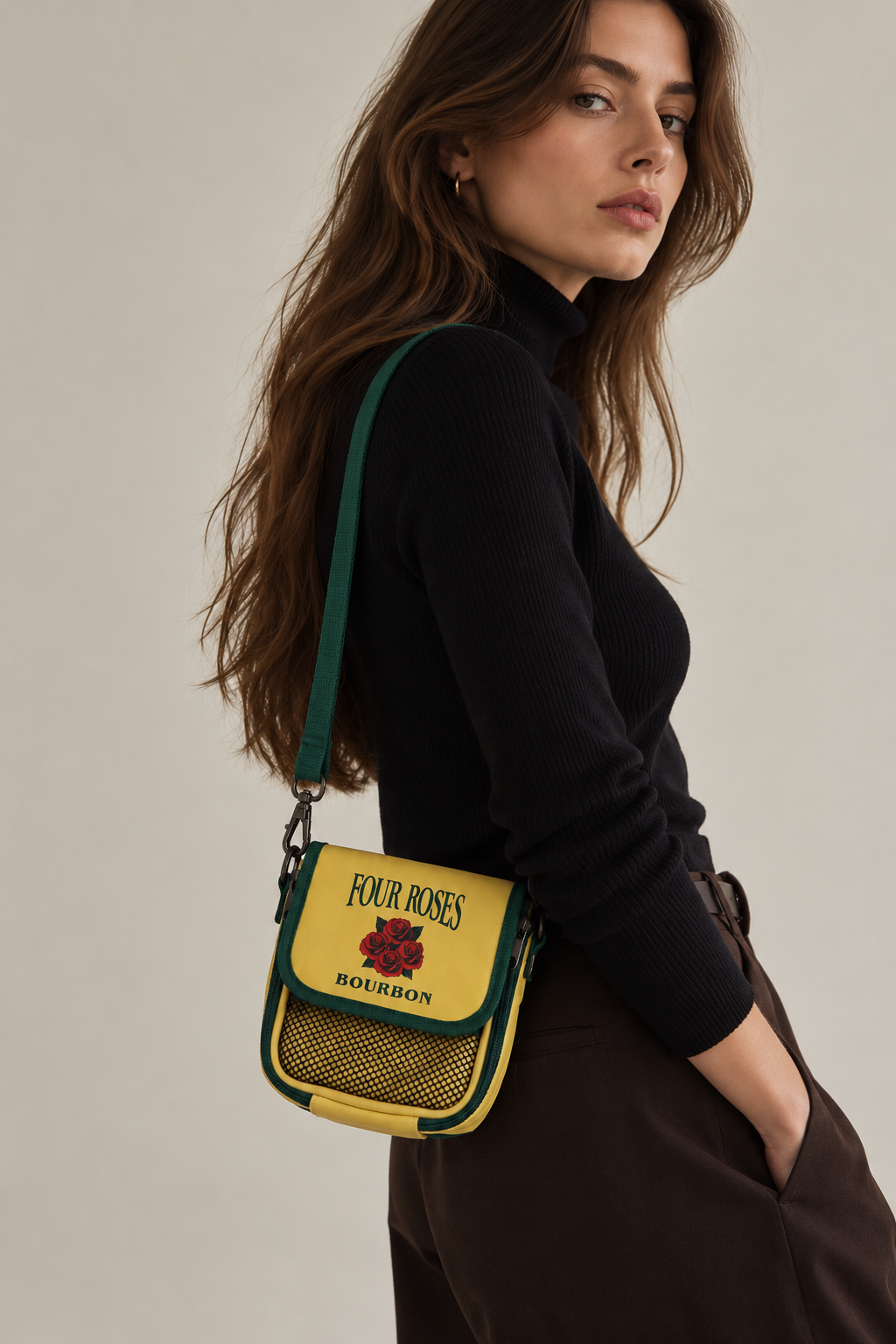 Mala Vintage Four Roses Bourbon 18x20 cm – Bolsa Tiracolo Retrô Verde e Amarela